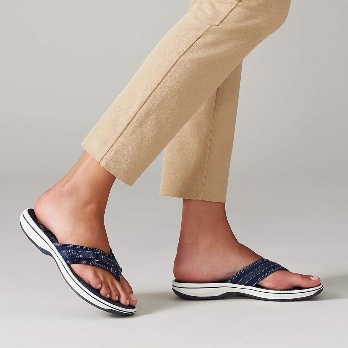 Clarks Women's Breeze Sea Flips- Navy - Image 8