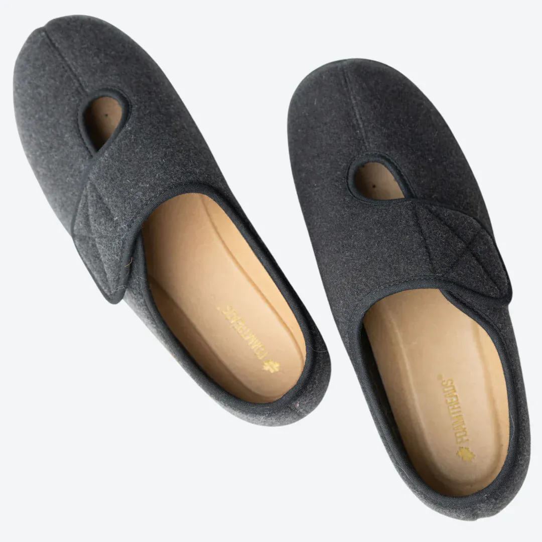Foamtreads Women's Kendale 2 Slippers- Black - Image 6